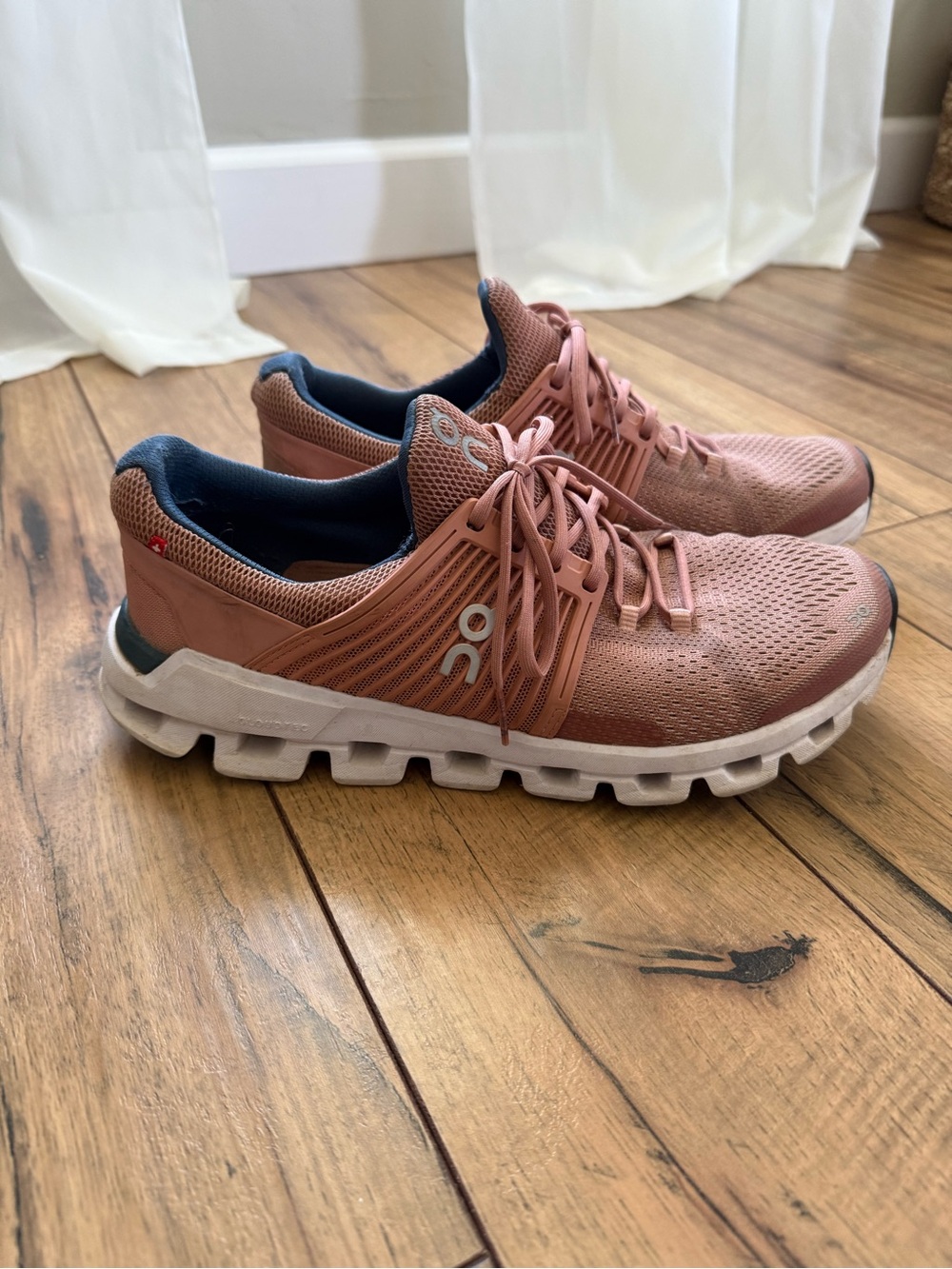 On Cloud Running Shoes in Dusty Rose - Picture 2 of 7
